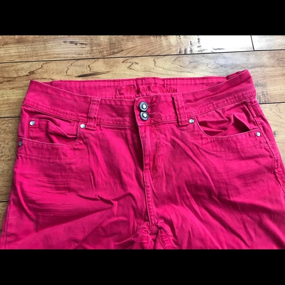 👖Illegal Fears Crop Shorts👖 - Picture 5 of 5